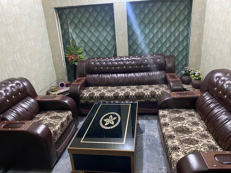 Complete Sofa set and separate table 0