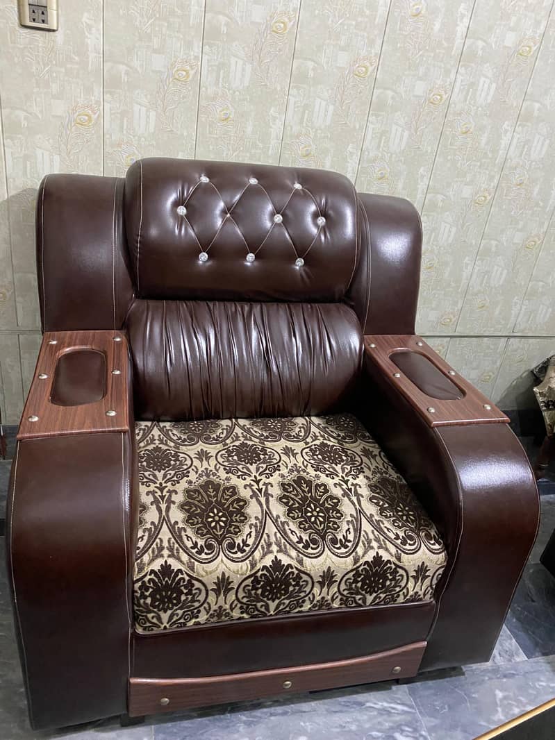 Complete Sofa set and separate table 4