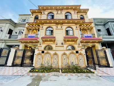 On Excellent Location Bismillah Housing Scheme House For sale Sized 675 Square Feet