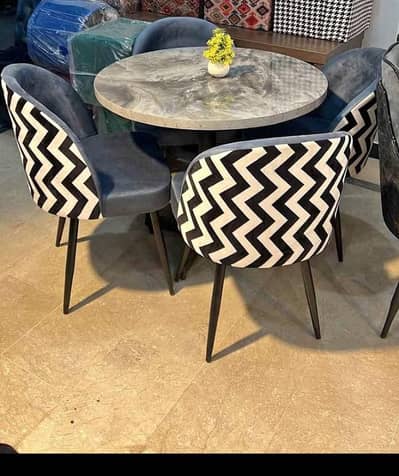 Dining table with 4 Stylish Chairs Urgent Sale