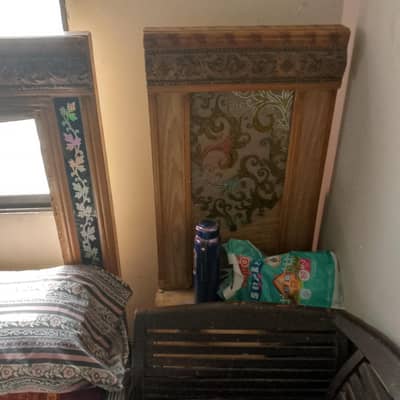 mujhay apna bed set bechna hai almrai 3 doars hai aur bed ki condition