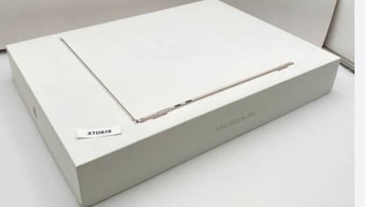 Apple MacBook Air M4 for sale.