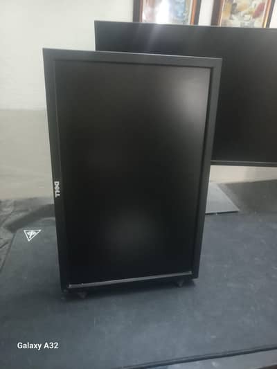 19 inches LCD Monitor Model No E1911c