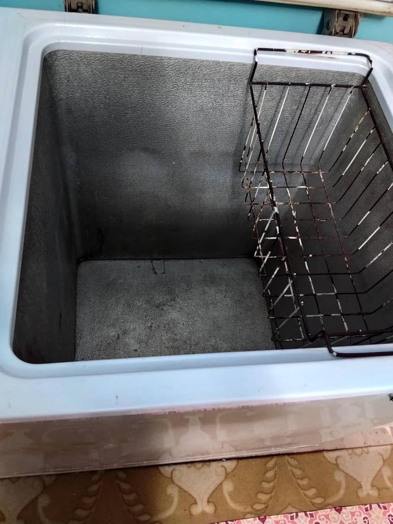 Waves deep freezer 5