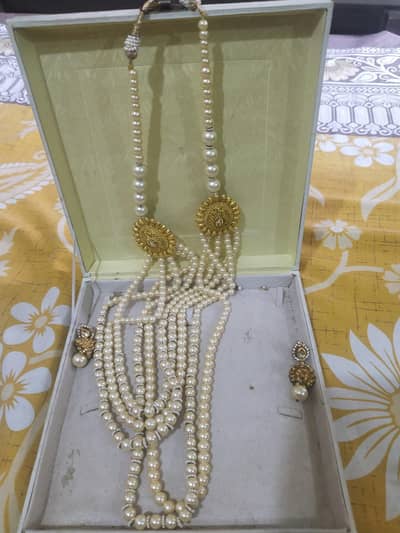 a beautiful Eid jewelry for urgent sale in low price