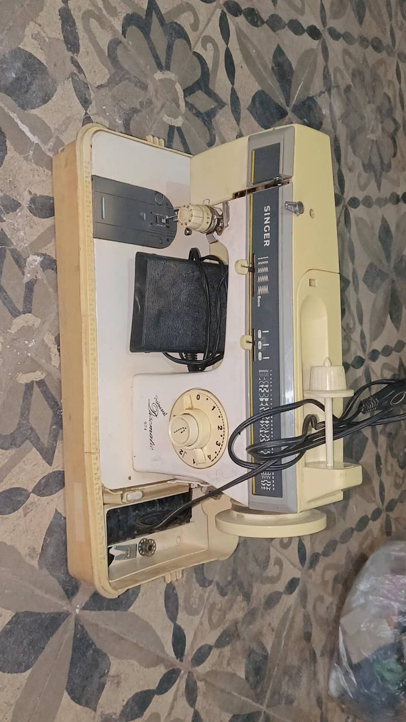 Electronic sewing machine 0