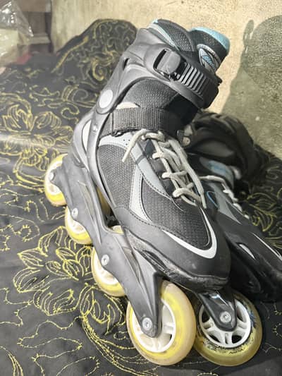 Skating shose in good quality and rubber taiers