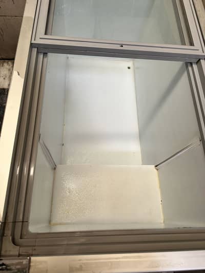 Freezer for commercial ice cream