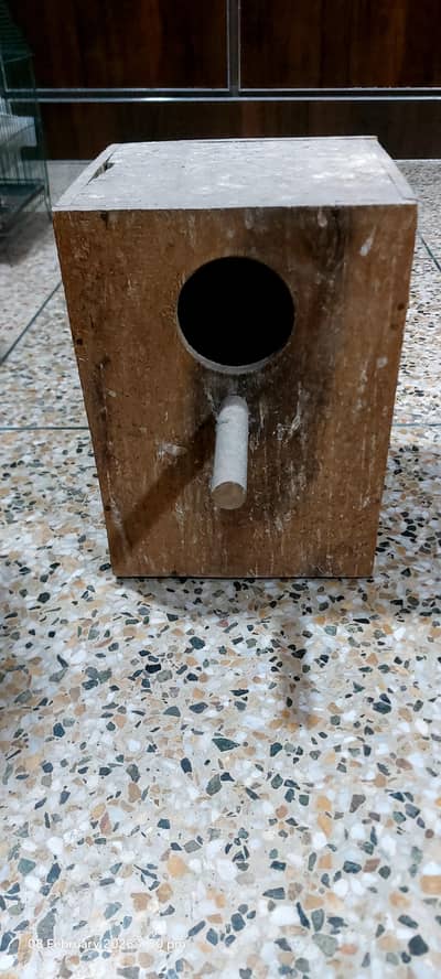 Used bird breeding boxes 