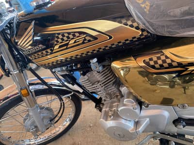 Honda CG125 Black Gold Self (2024/2025)