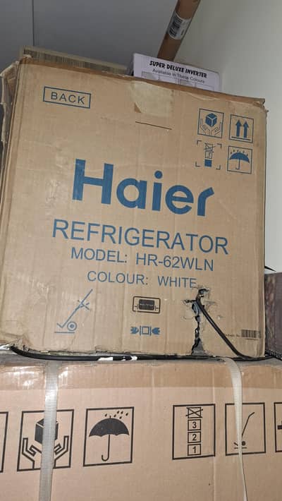 mini fridge 1 door in best condition