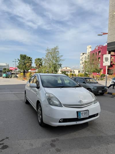 Toyota Prius G Touring Top of the Line - 2014 Import