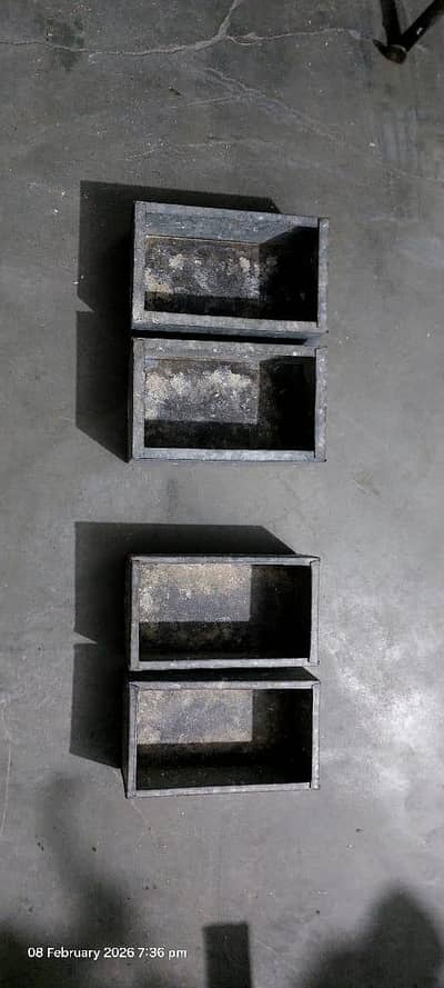 heavy metal feeding box