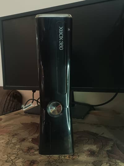 XBOX 360 320GB  SLIM MODEL