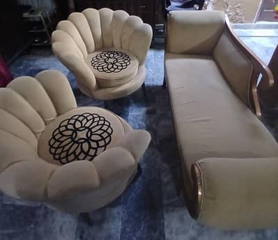 5 Seater dewan Set in a very good condition  luxury dewan set