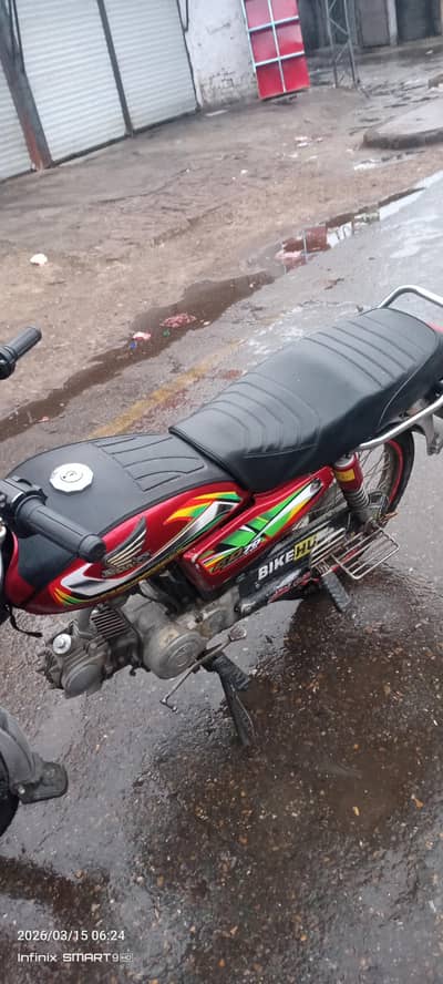 روڈ پرنس کاغذات مکمل نمبر پلیٹ اسل ہے انجن کا کوئی کام نہیں نیو بیٹری