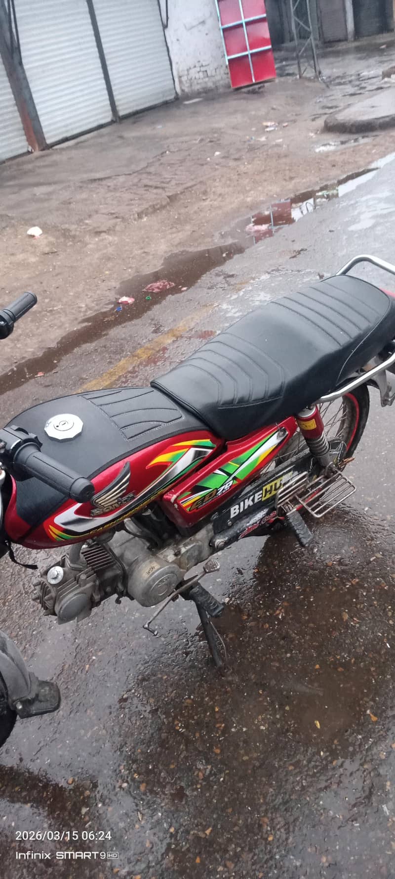 روڈ پرنس کاغذات مکمل نمبر پلیٹ اسل ہے انجن کا کوئی کام نہیں نیو بیٹری 0