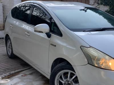 Toyota Prius Alpha 2012