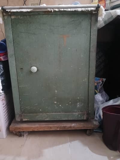 Heavy Metal Storage Cabinet with out wheel