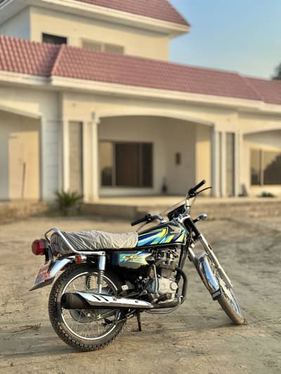 Black Honda 125 Brand new condition