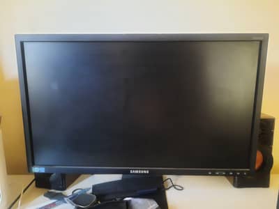 Samsung 22 inch lcd like new piece no any dust and fault