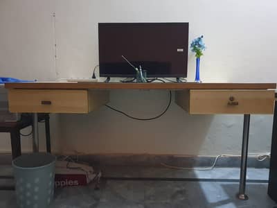 Table with the size of 58*29*31 inches (L*W*H)