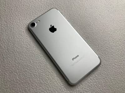 Apple IPhone 7 128GB IOS 15.8