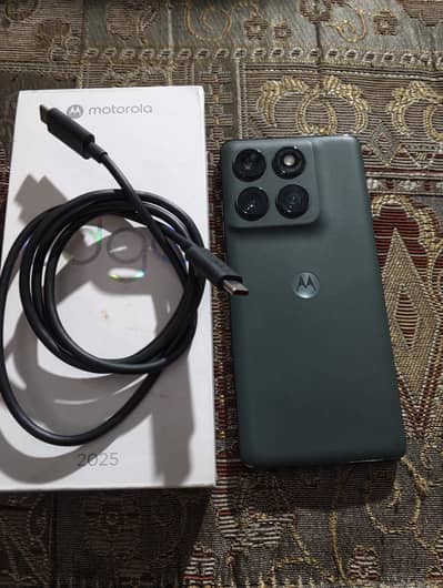 Motorola edge 2025  5G. 8/256 gb. sim locked