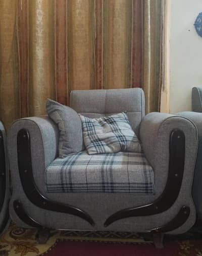 7 Seater Sofa Set – Good Condition