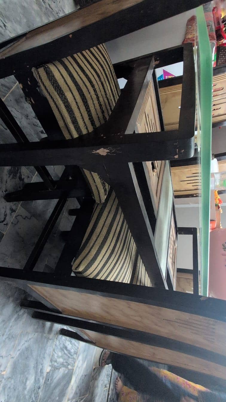 6 sitting dining table 4