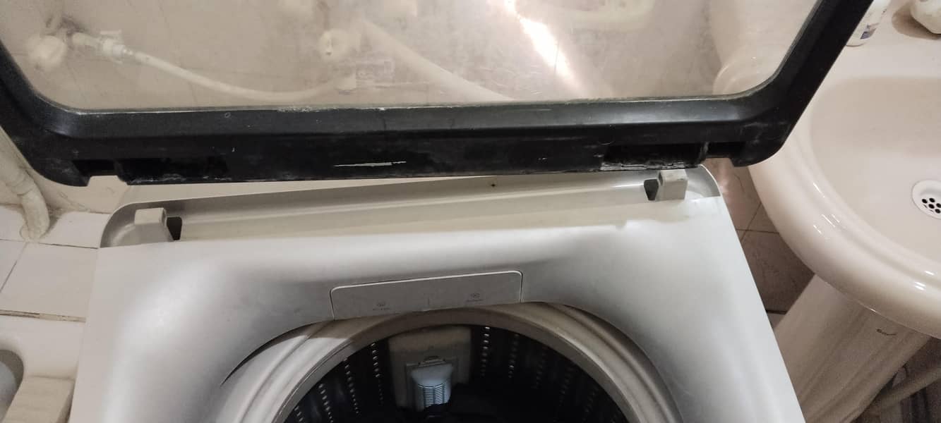 automatic wahing machine fully working condition 2