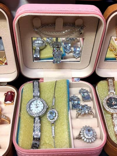 MaMaterial: Rhodium •  Pattern: Plain Strap