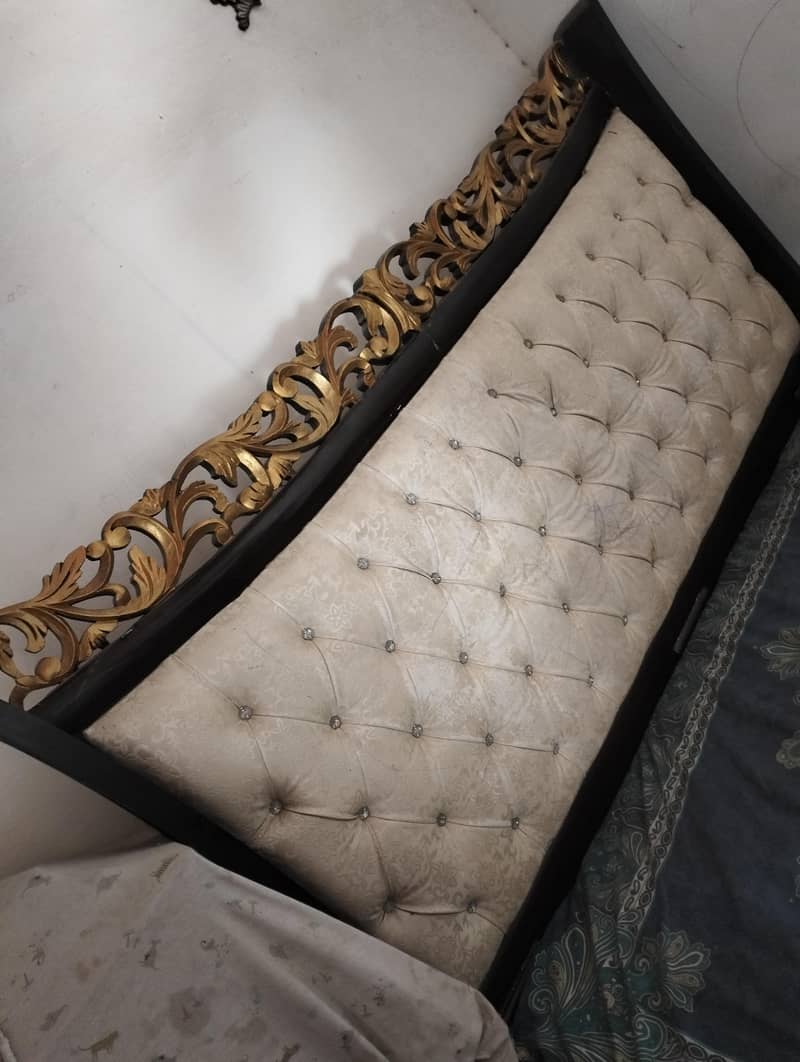 bed dressing table only 1