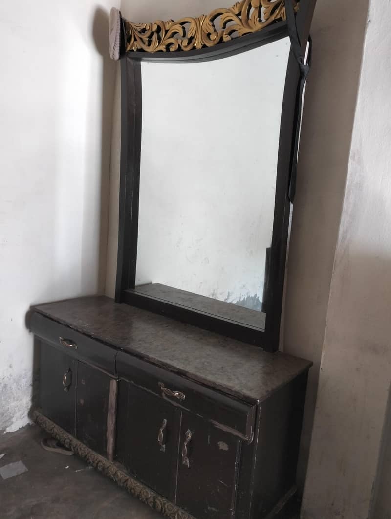 bed dressing table only 4