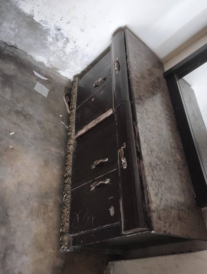 bed dressing table only 6