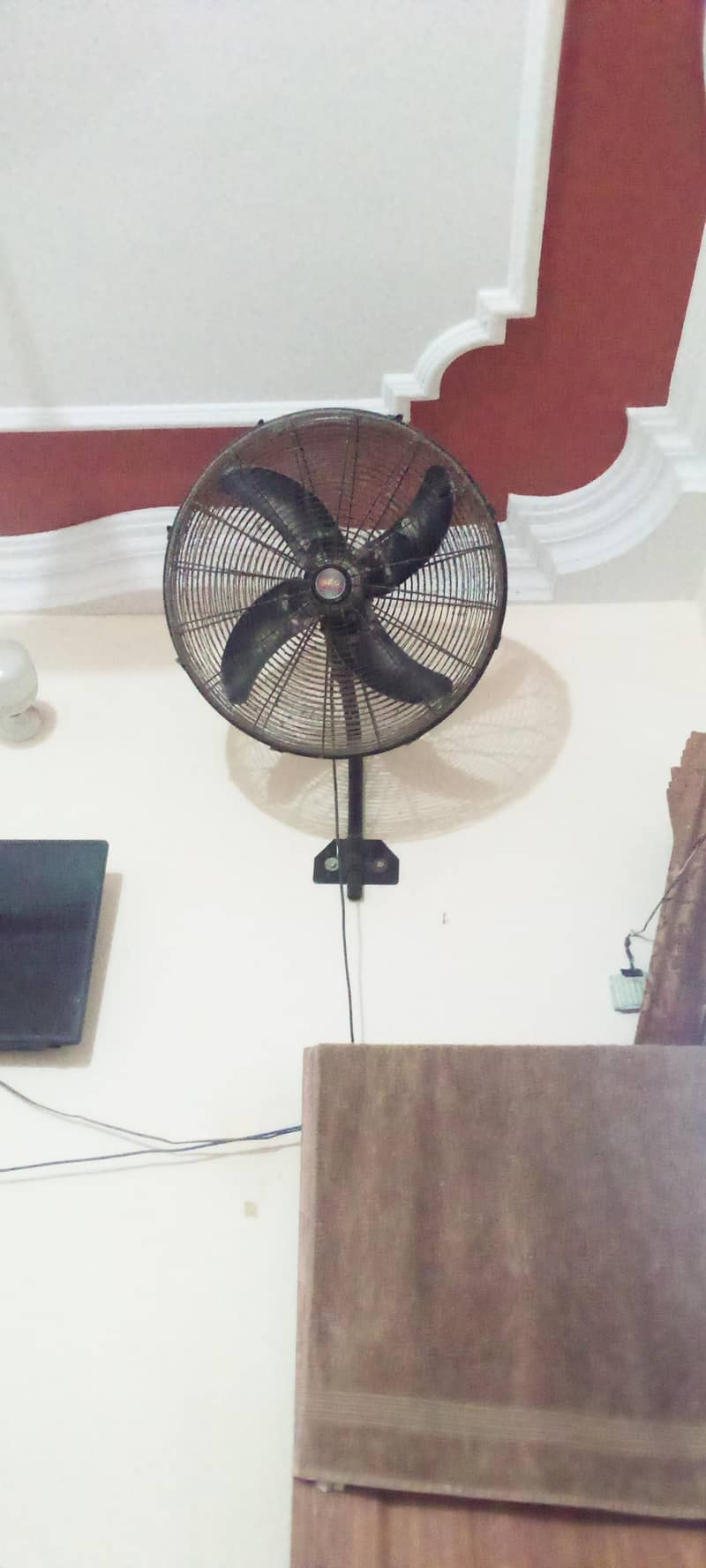 bracket fan 2