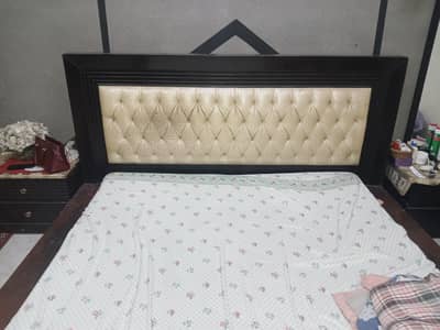 selling wooden bed