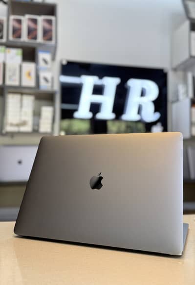 MacBook Pro 15‑inch (2019) Core i7 16/512GB Retina Touch Bar Gpu 4GB
