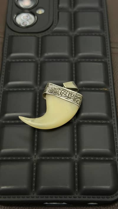 100% ORIGNAL LION NAIL PENDANT