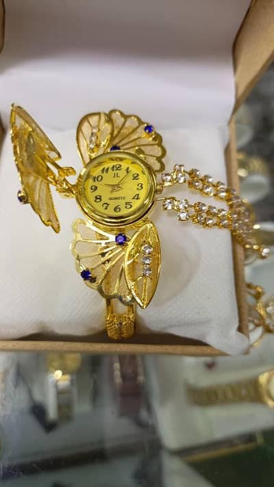 WOMEN'S GOLD PLATED DESIGN BRACELET WATCH