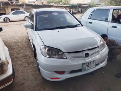Honda Civic 2005 model Lahore number white colour
