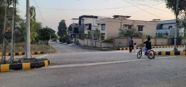 1 Kanal Boulevard Corner With DHA Transfer And Possession. Ready To Construct. Sec HB (Garden Villas) DHA 4, Rawalpindi. Dem 1.90 Slightly Negotiable.