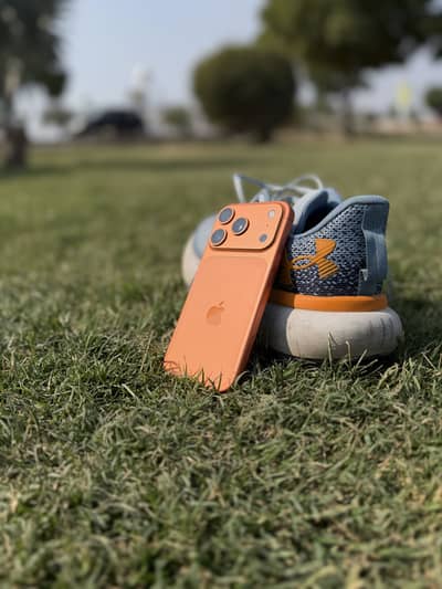 iPhone 17 Pro - Cosmic Orange