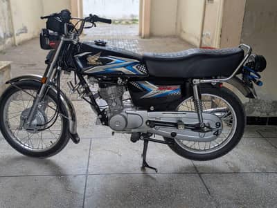 honda cg 125 (25 model) classic black color  03.06. 61.76. 101 num