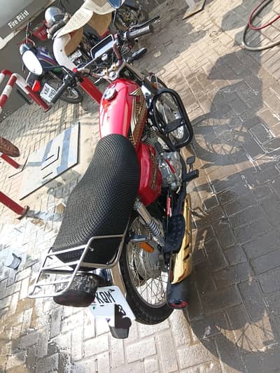 CG 125 GOLD EDITION BLACK (RED  2025 OUTFIT INSTALLED)