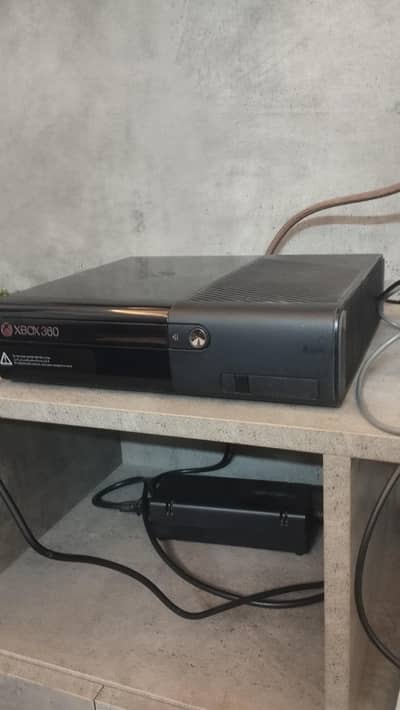 Xbox 360 E Full Setup for Sale. Excellent Condition.