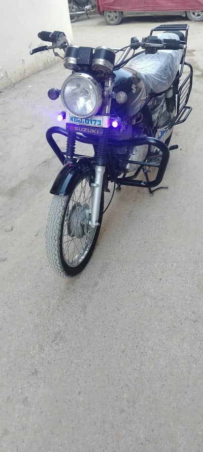 Suzuki GS model 2013#0/3/1/7/0/0/2/4/6/2/9