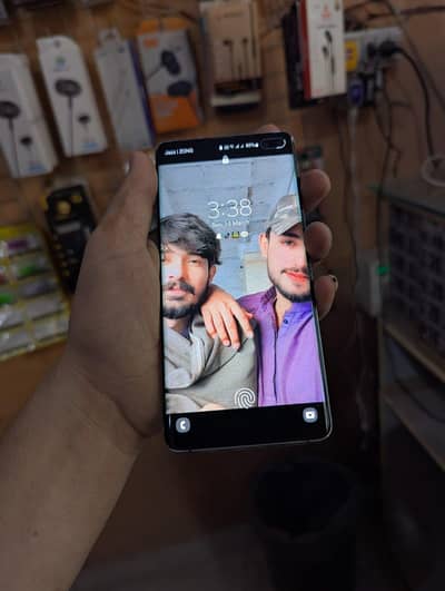 8 128 penal thora tota hua hai saaf mobile hai chalne main bilkul ok