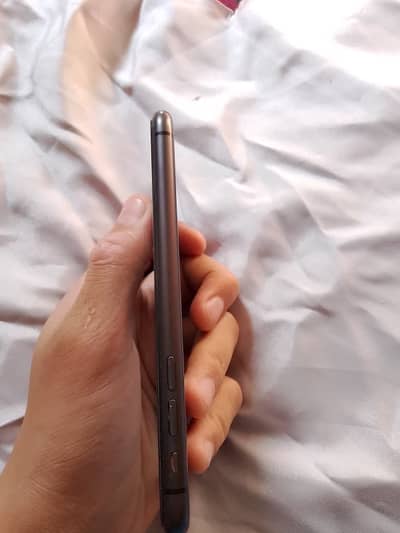 iPhone 11 64GB – Neat & Clean Condition (9/10) – All OK