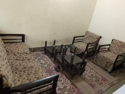 5 x seaters and complete table set